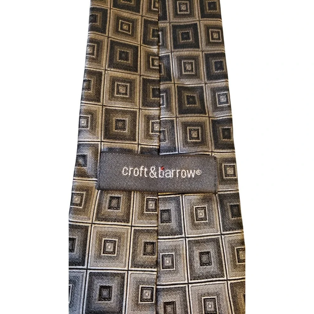 Croft & Barrow Hand‎ Made 100% Silk Neck Tie Made In China Gray Silver Squares